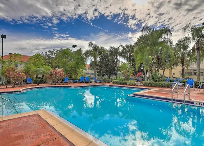 Townhome With Lanai And Pool Access About 10 Mi To Disney!