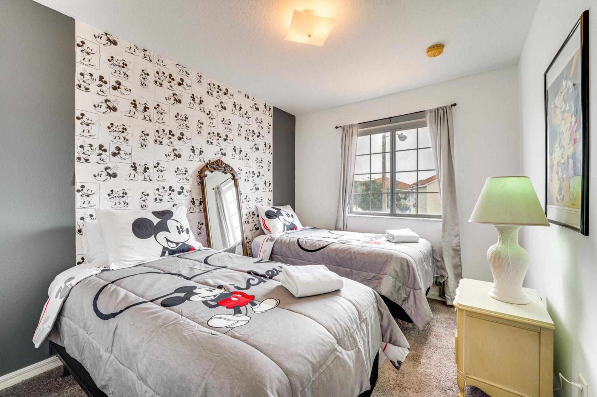 Townhome With Lanai And Pool Access About 10 Mi To Disney! Holiday home *