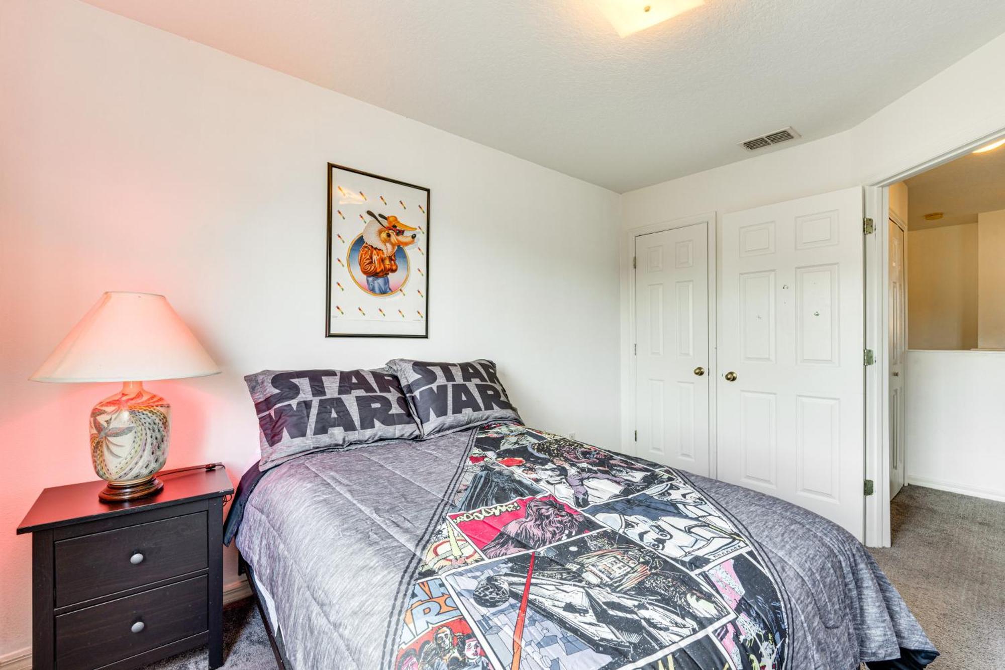 Townhome With Lanai And Pool Access About 10 Mi To Disney! Holiday home Kissimmee