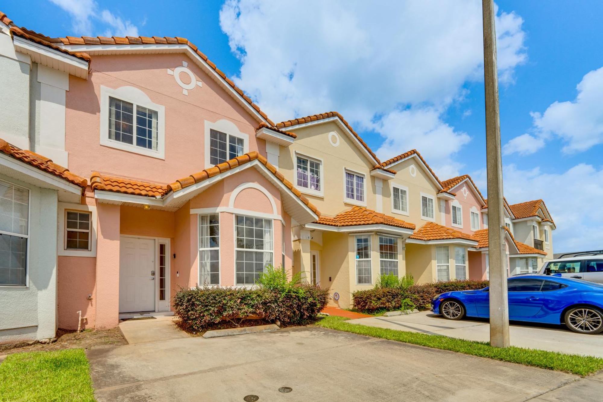 Townhome With Lanai And Pool Access About 10 Mi To Disney! *