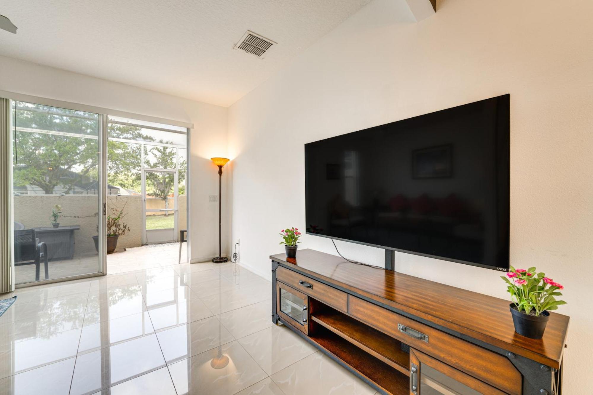 Townhome With Lanai And Pool Access About 10 Mi To Disney! Kissimmee