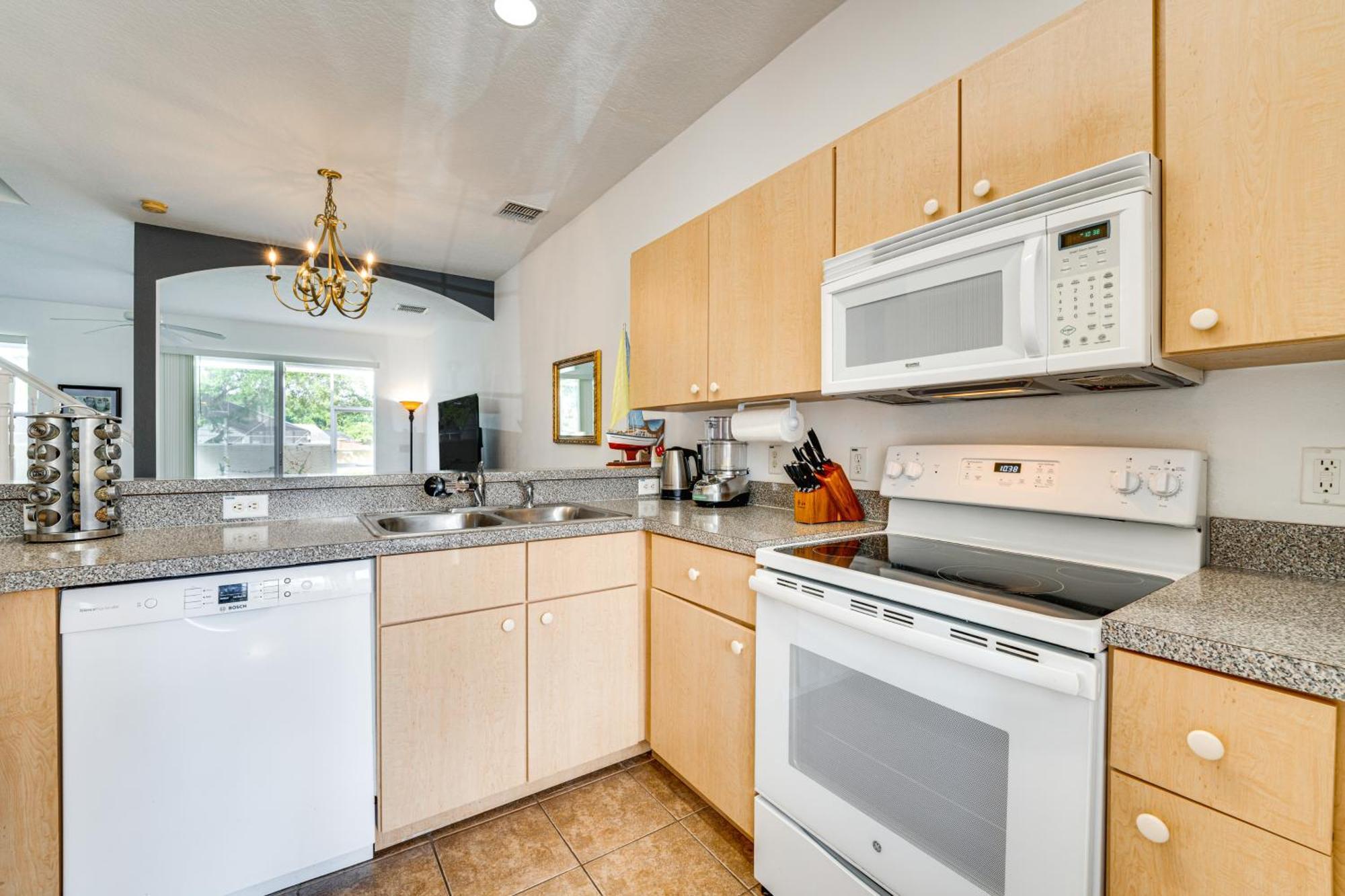 Townhome With Lanai And Pool Access About 10 Mi To Disney! Casa vacanze